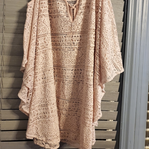 Light pinkish cream summery lace top - Picture 3 of 3